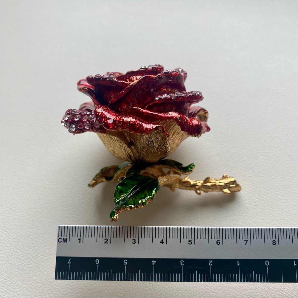 Elegant Red Rose jewelry home decor - Picture 6 of 6